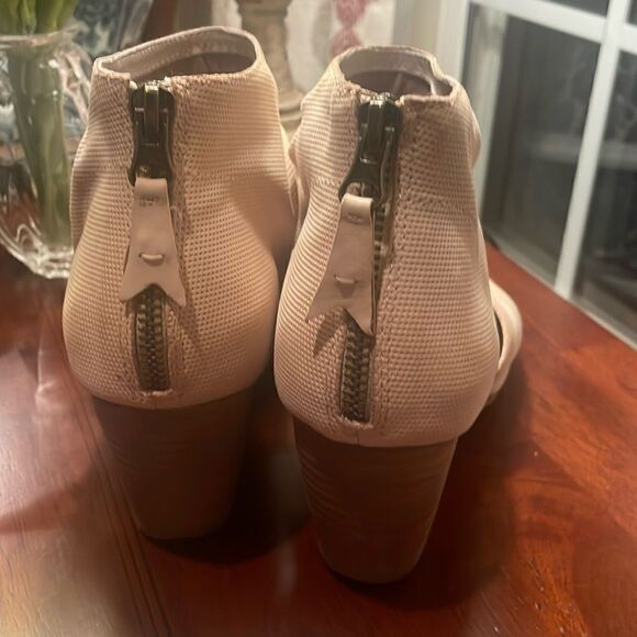 OTBT Patchouli Heeled Leather Sandal Cream - 8.5 - New in Box w/out top - Picture 6 of 12